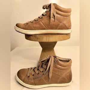Taos Union High Top Sneakers Leather Womens Size 9
